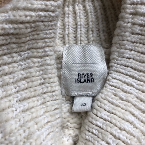 River Island Cold Shoulder Ruffle Top - Picture 4 of 6